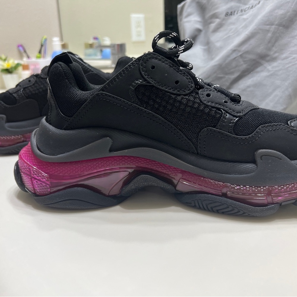 Brand new Balenciaga women’s triple s lug sole sneakers (black/pink) size 8 US - Picture 12 of 12